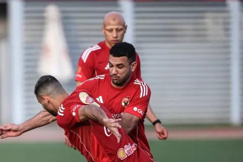 أزمة حمراء رغم صفقات الـ300 مليون.. من يقود دفاع الأهلي أمام الزمالك؟
